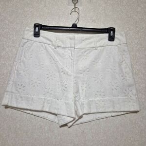 7AVENUE..White Bermuda Shorts with Eyelet Detailing..SIZE:10